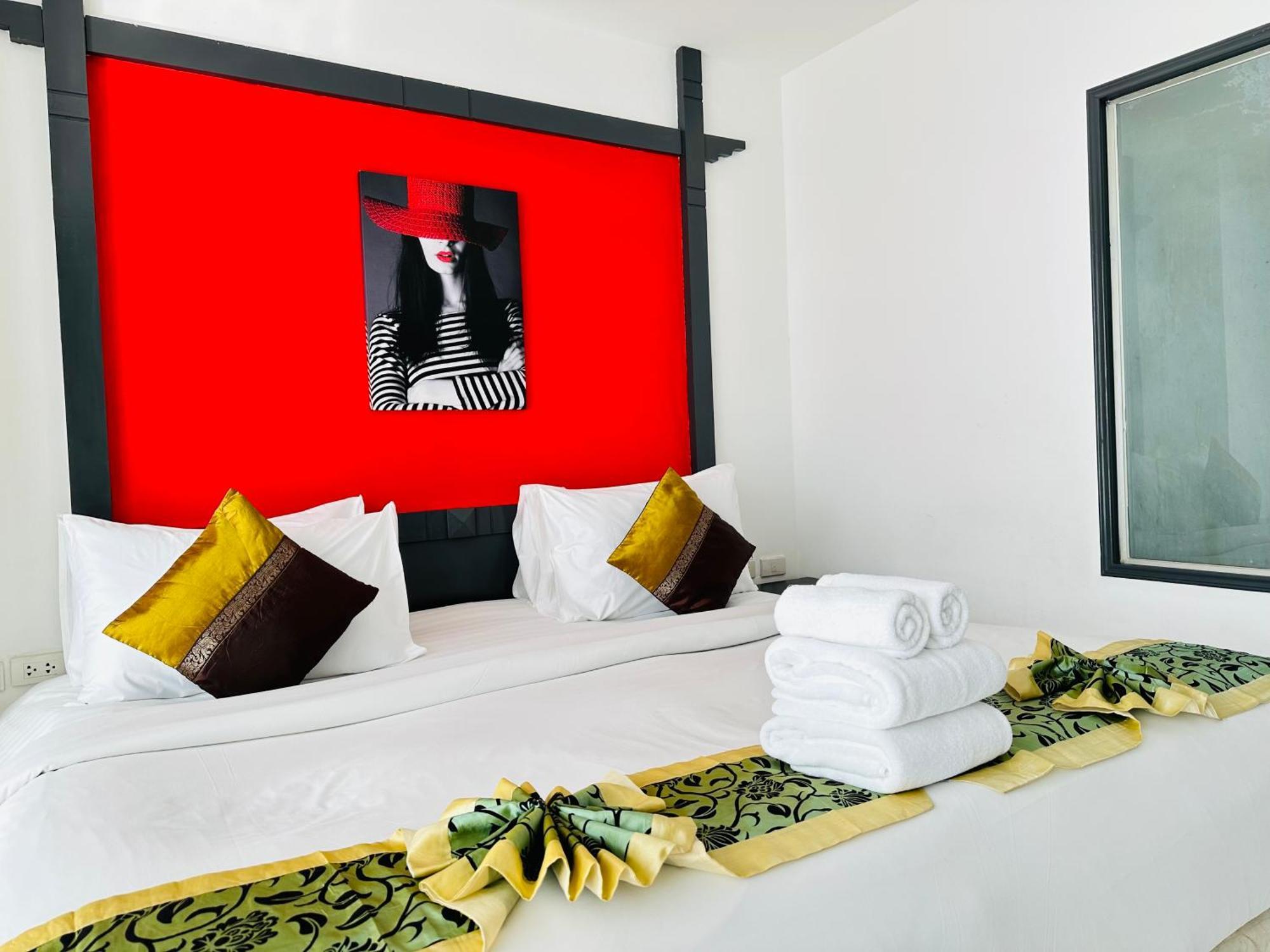 Khách sạn Baya Phuket