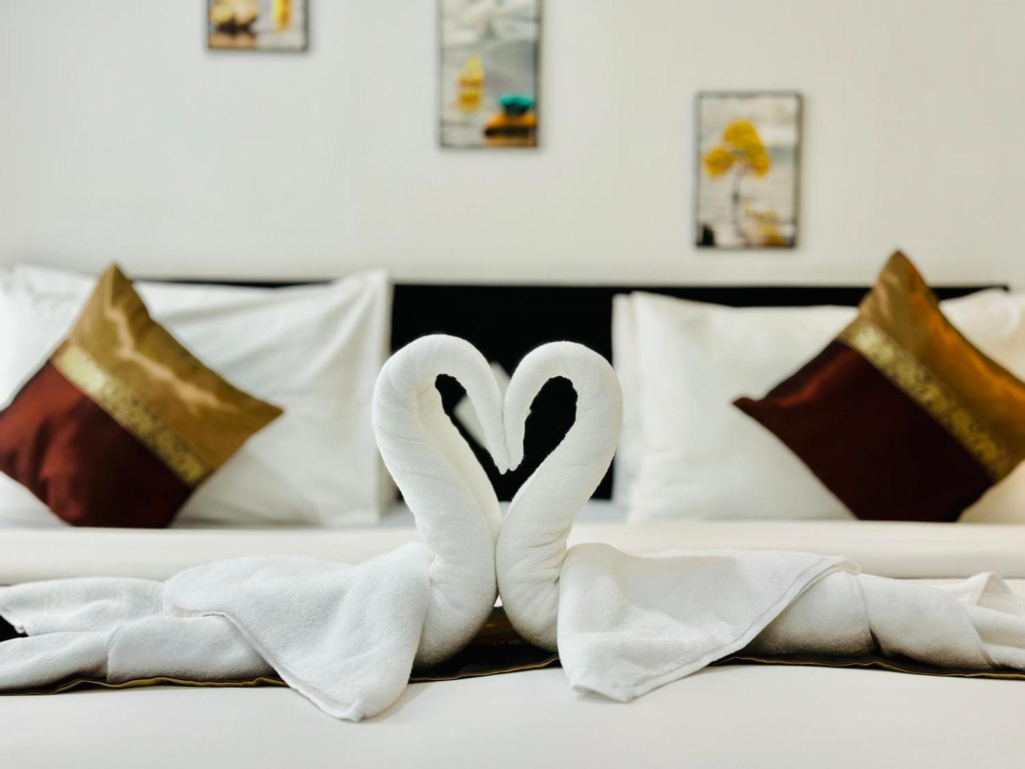 Baya Phuket Khách sạn 3*